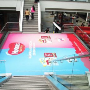 BTA FLOOR GRAPHICS HUGGIES INSTAL CC UNICENTRO 026